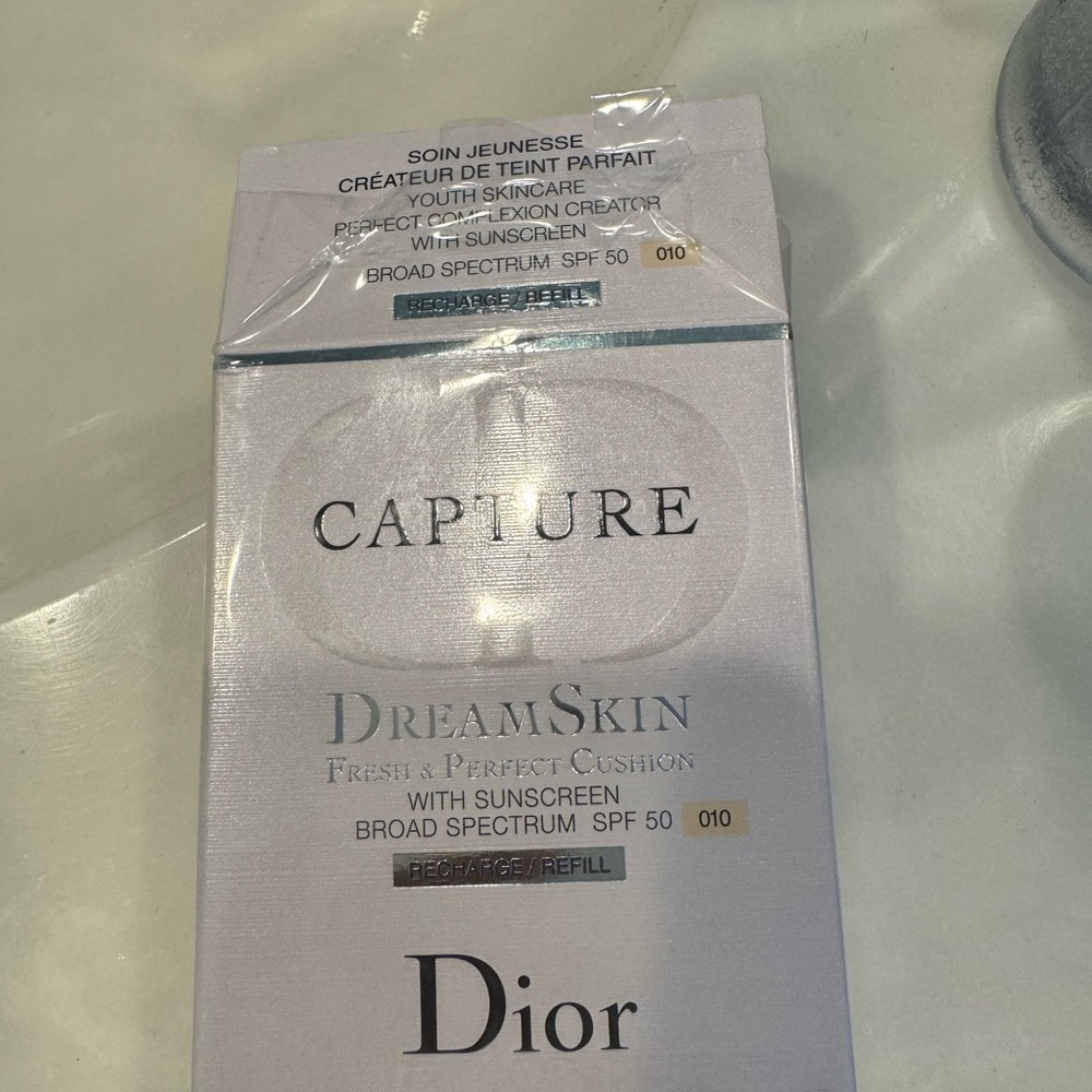 Dior capture Dream Skin 010